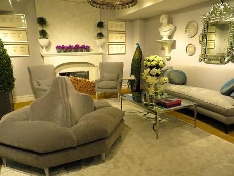 Clara Round Settee
